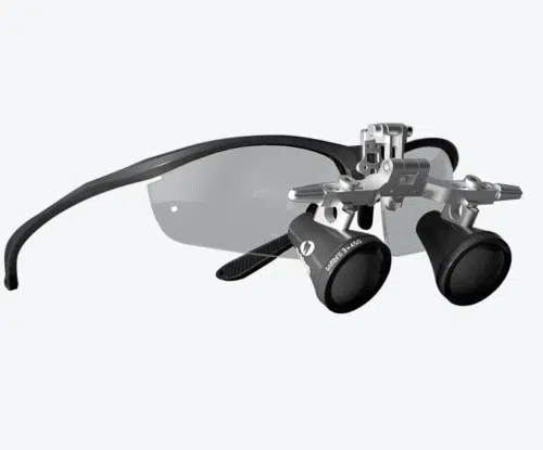 Lupas-brilliance-lupas-dentales Lupas Dentales Quirúrgicas Eighteeth Brilliance en uso clínico