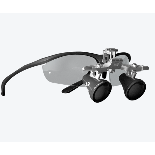 Lupas Dentales Quirúrgicas Eighteeth Brilliance en uso clínico