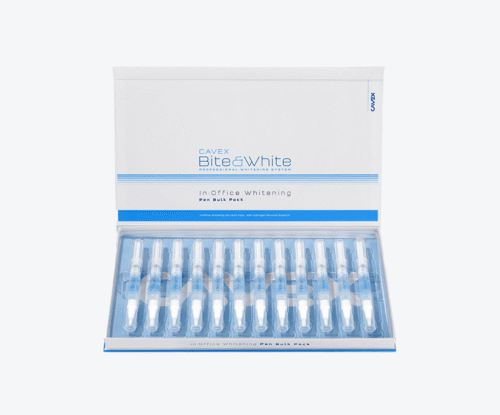 Blanqueamiento dental Cavex Bite&White In-Office para odontólogos, caja abierta con aplicadores listos para uso clínico.
